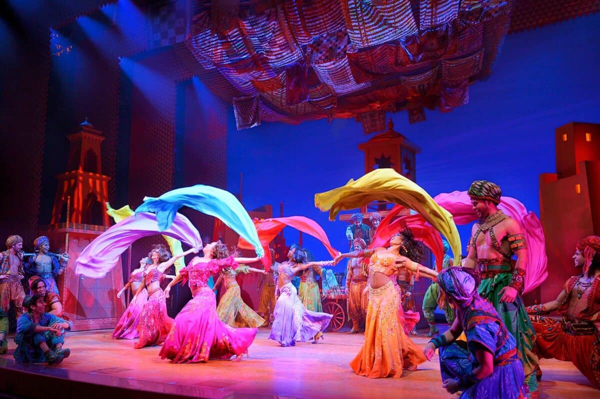 musical Aladdin genius dancers