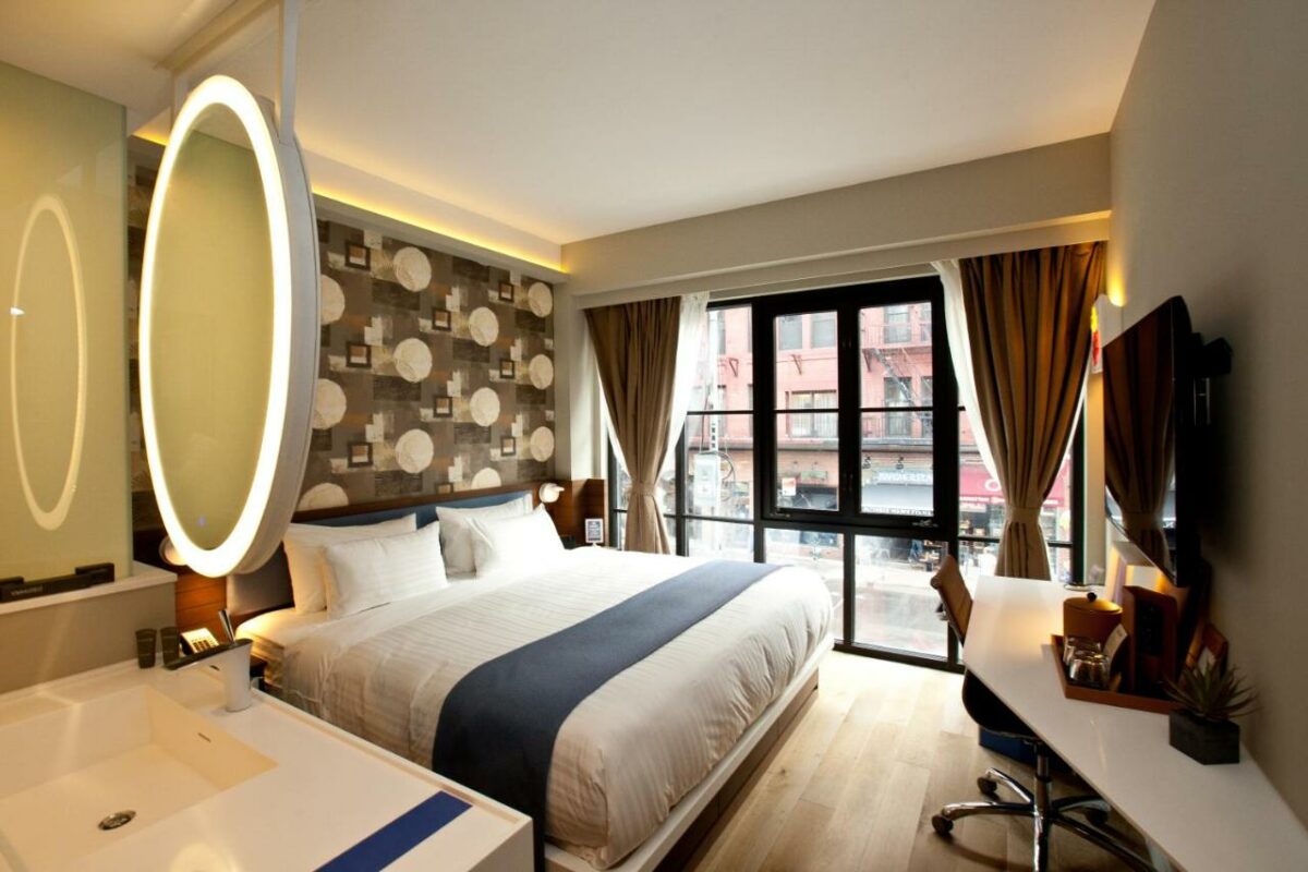 NobleDen Hotel