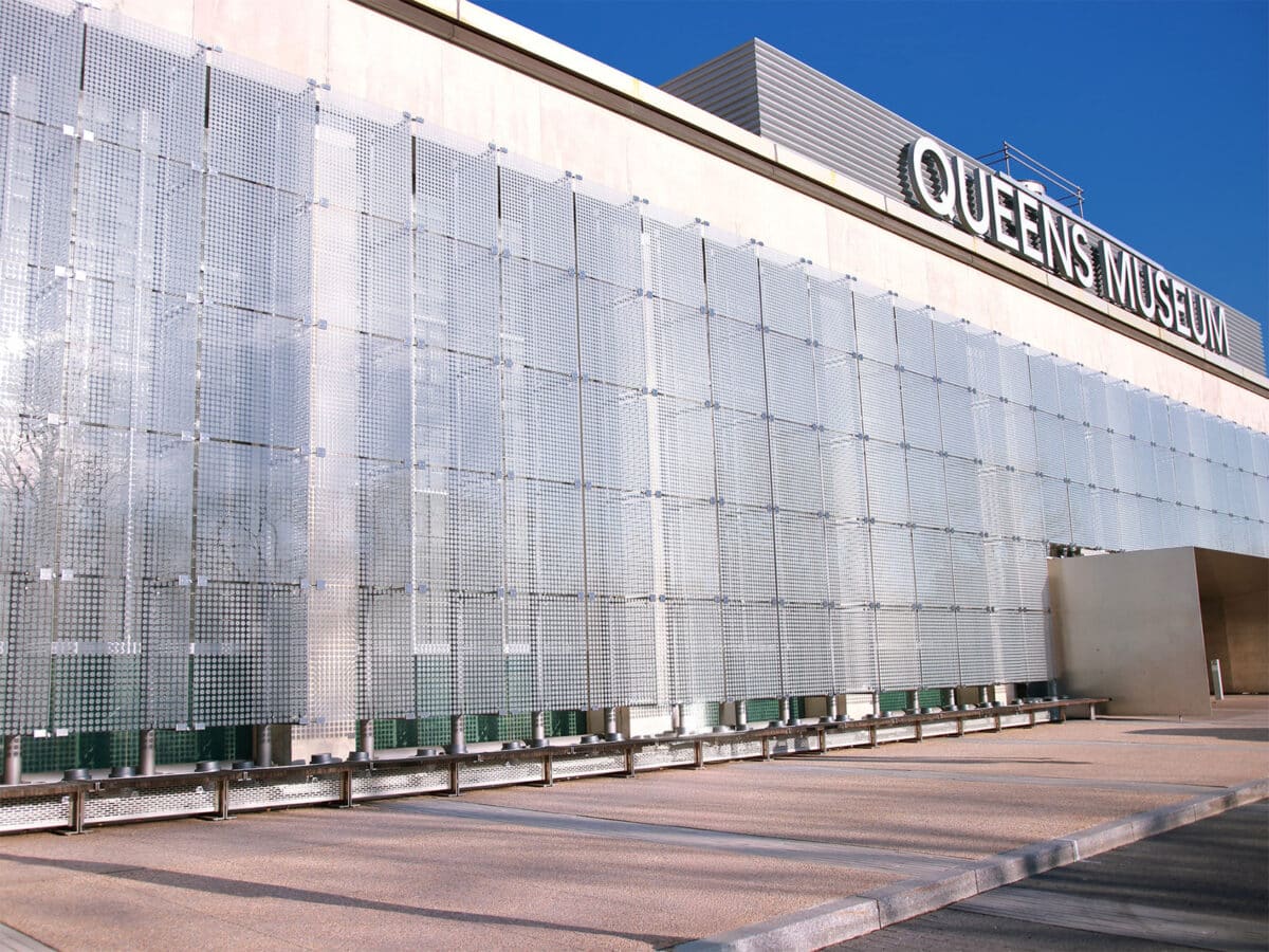 façade du Queens museum