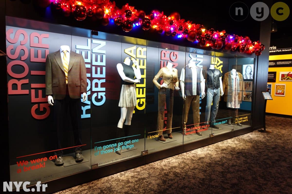 une exposition des costumes des acteurs