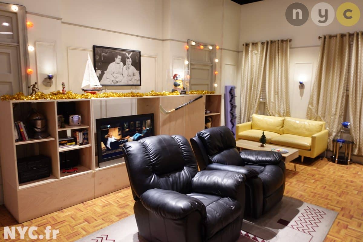 fauteuil de l'appartement des garçons the friends experience