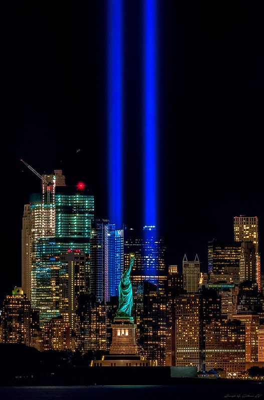 Tribute in Light derrière la Statue de la Liberté